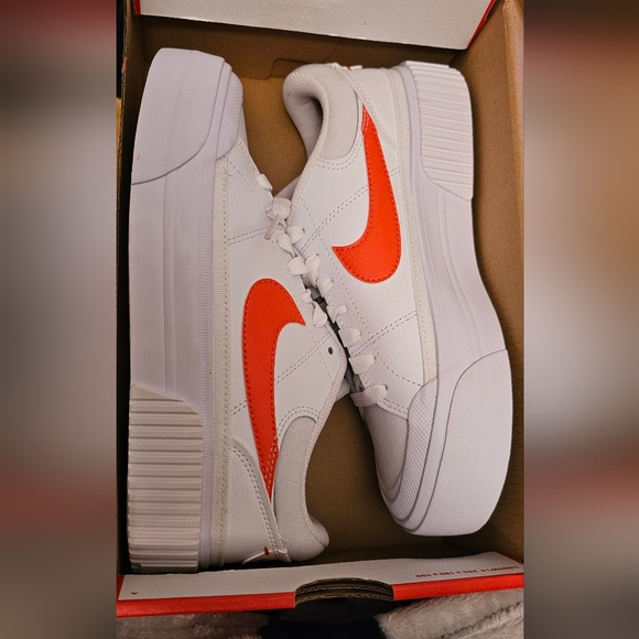 Nike Court Legacy Lift Womans Sneaker Size 6.5 New In BOX - Picture 9 of 9